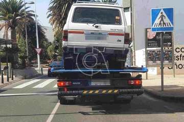 Aparatoso vuelco de un todoterreno en la Avenida del Cabildo de Telde/TA.